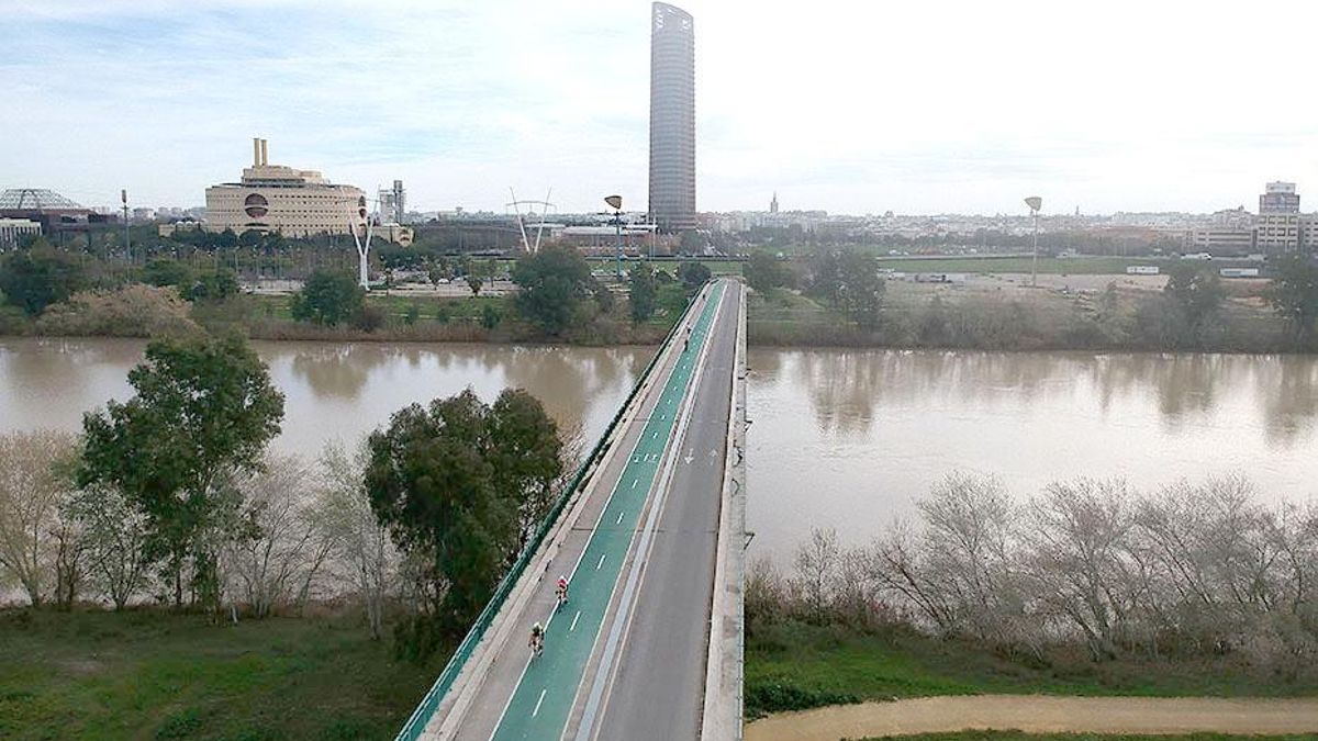 Carril BUS-VAO entre la población de Camas y la estación Plaza de Armas de Sevilla.