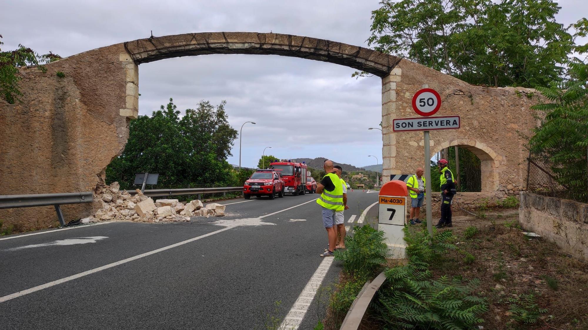 Un coche causa grandes daños en el "Pont des Canet" de Son Servera