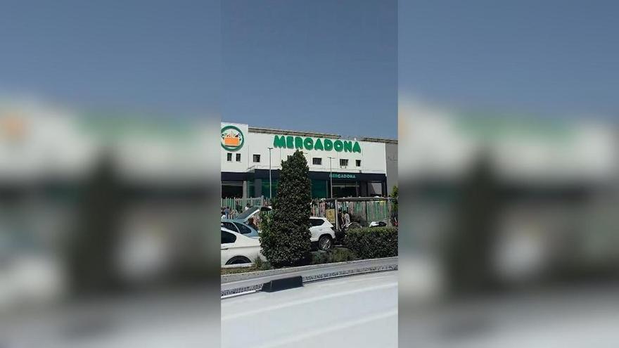 A PIE DE CALLE | El Ejército custodiando el Mercadona del Sardinero de Ceuta