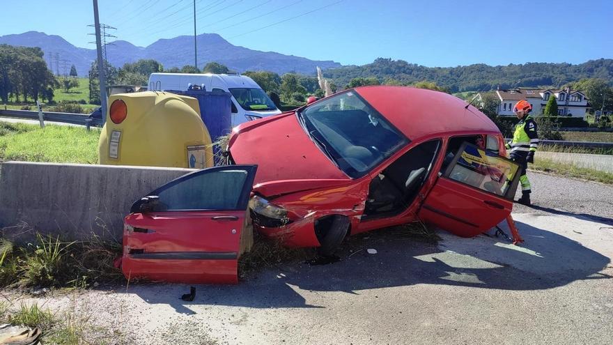 ACCIDENTE NAVA | Un herido tras salirse de la vía y chocar contra una ...