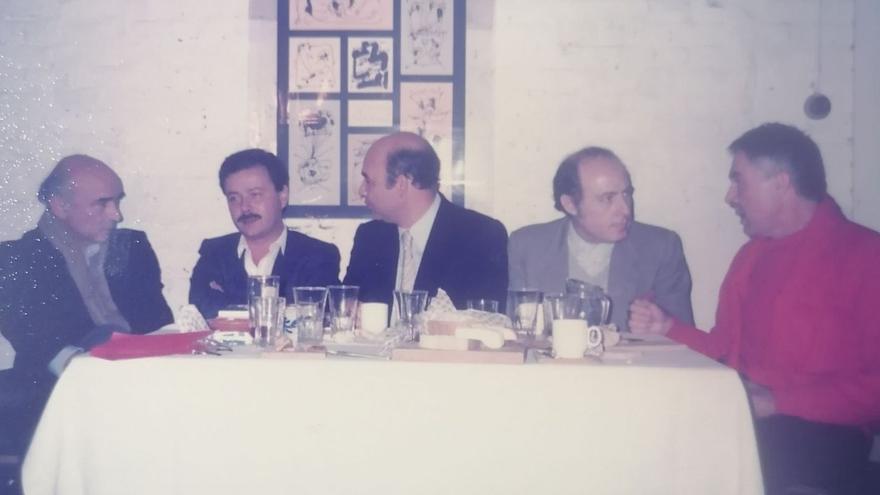 Pepe Dámaso con Antonio Saura, Andrés Sánchez Robayna, Severo Sarduy y Eduardo Arroyo (Bruselas, 1985). | | ARCHIVO ANDRÉS SÁNCHEZ ROBAYNA