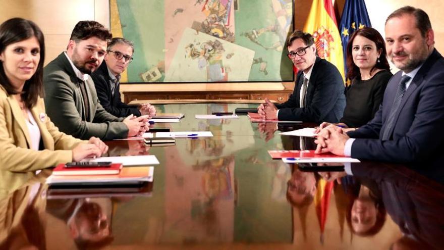 Los equipos negociadores de PSOE y ERC.