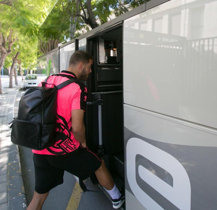 Incesante actividad en el Race Village del Puerto de Alicante