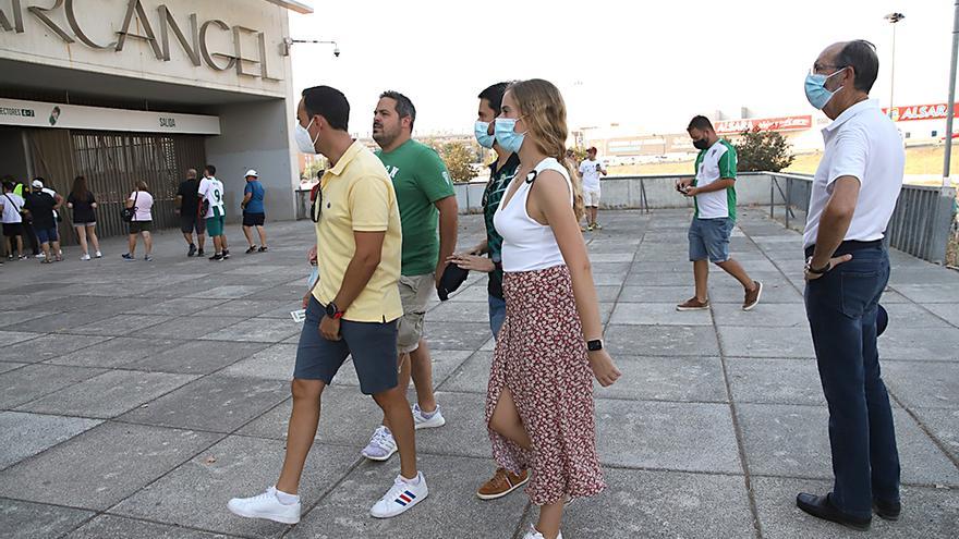 Aficionados asistentes al encuentro Córdoba CF-Cádiz B