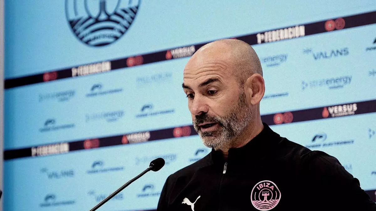 Paco Jémez insiste a los árbitros: "El 'fair-play' es una mierda, esto está lleno de tramposos"
