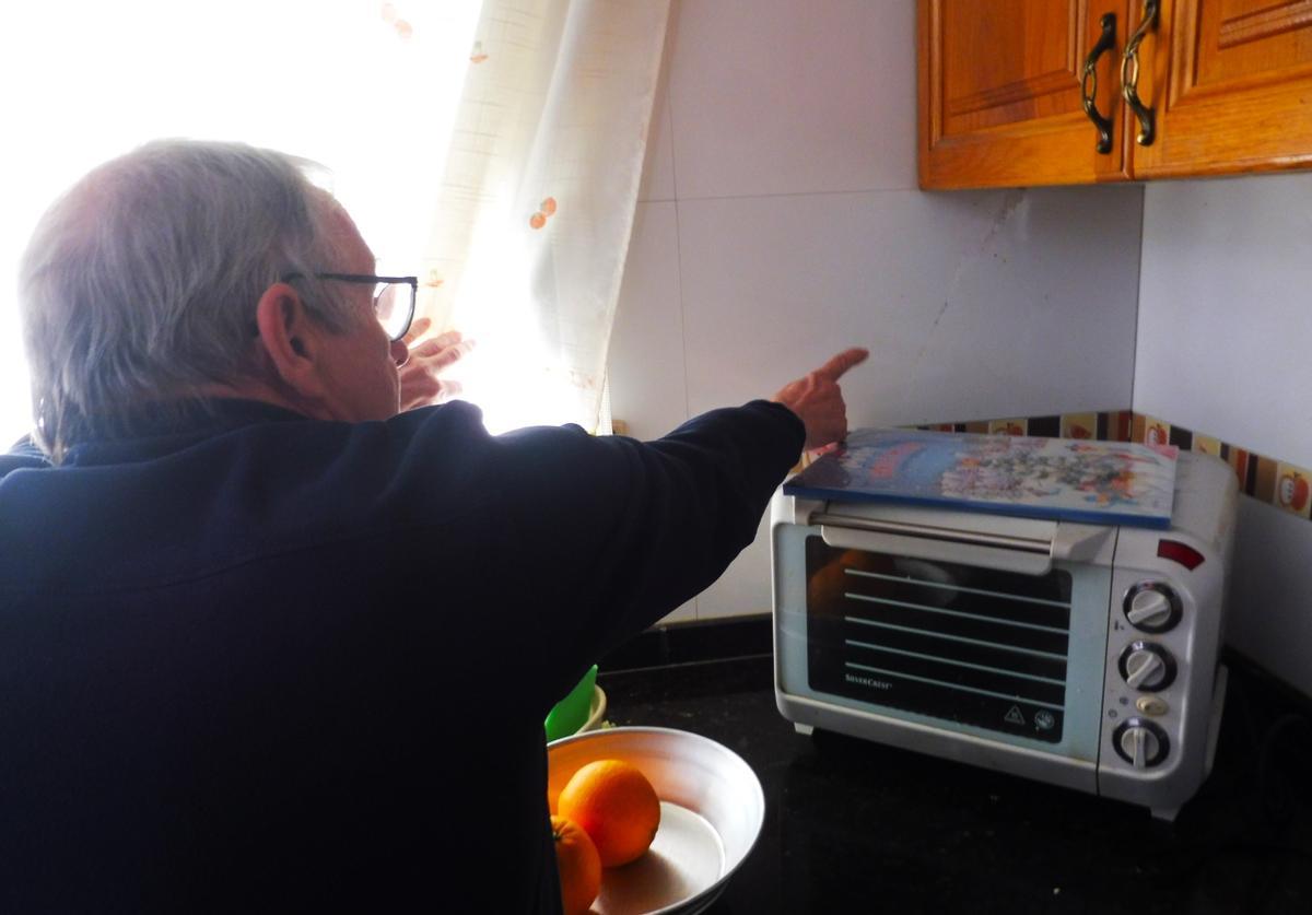 Grietas en la casa de Amparo y José Luis.