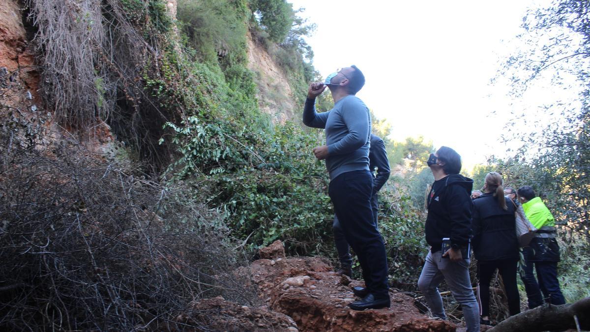 El alcalde, José Benlloch, visitó este viernes la ruta botánica junto al edil de Medio Ambiente, José Ramón Ventura Chalmeta, entre otros.