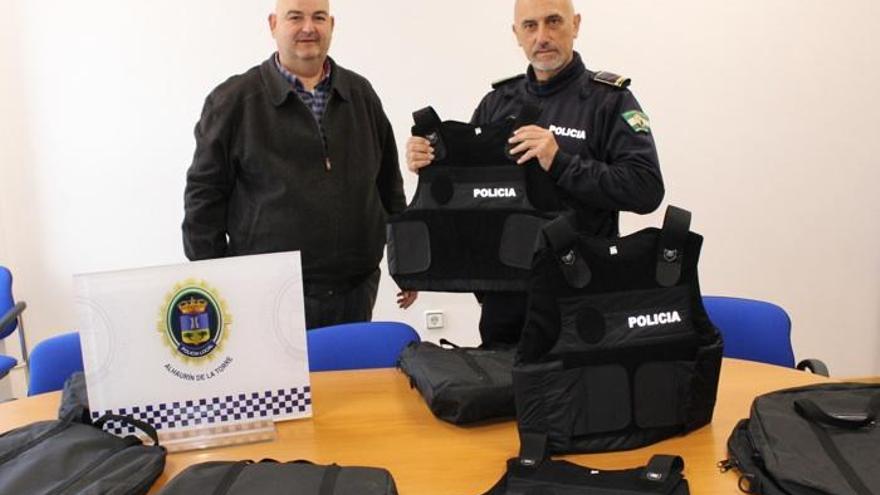 El concejal de Seguridad Ciudadana, Salvador Herrera, y el jefe de la Policía Local de Alhaurín de la Torre, Isidro Tomé.