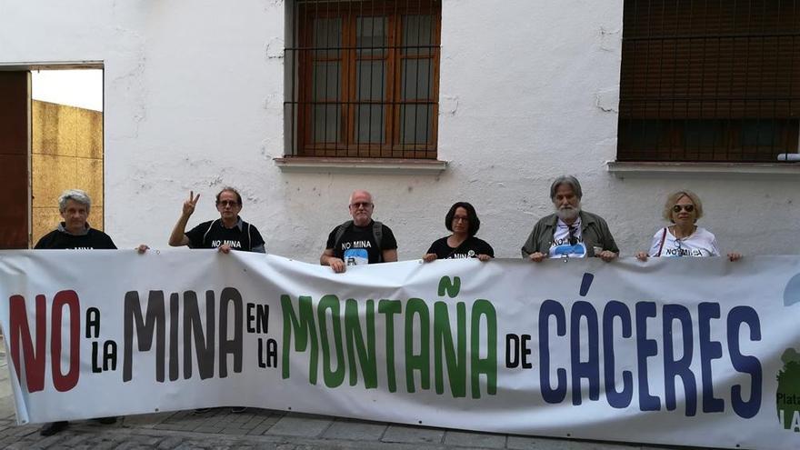 &#039;Salvemos la Montaña&#039; aplaude que PSOE, PP y Podemos se hayan opuesto al PIR