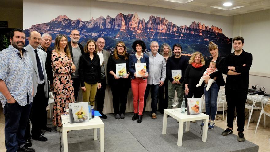 La presentació del llibre &quot;Àpats&quot; omple amb sabor la sala de la Joviat