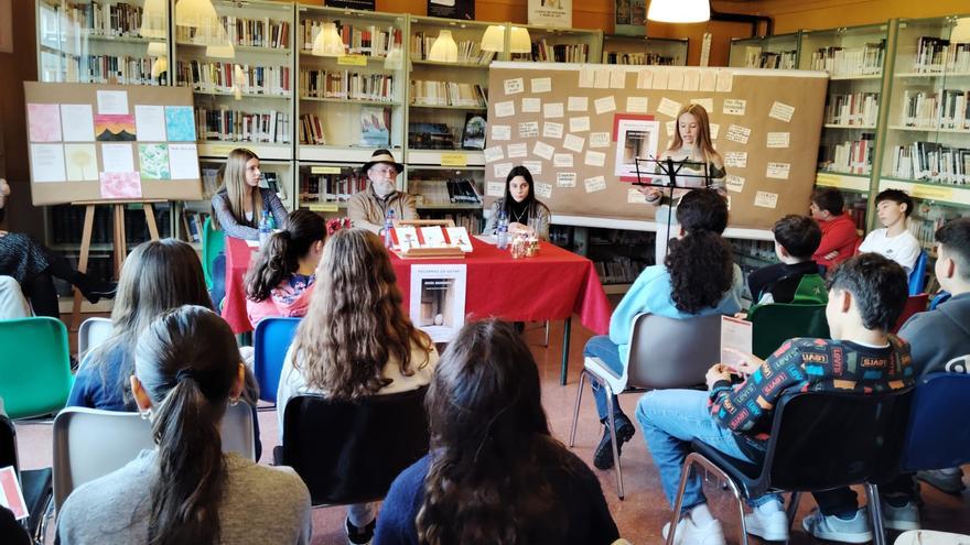 Jesús Munárriz mantiene un encuentro con los alumnos del IES César Rodríguez