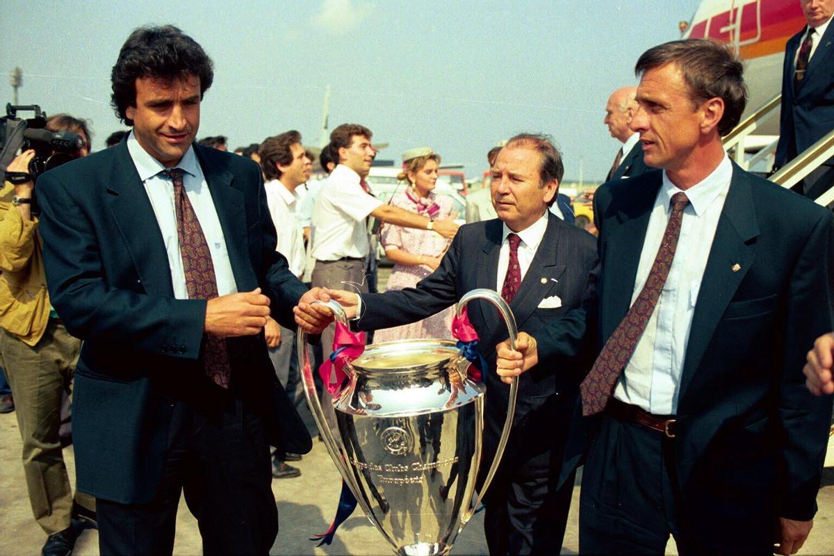 José Ramón Alesanco, Josep Lluís Núñez y Johan Cruyff, en 1992 al regreso de Wembley.