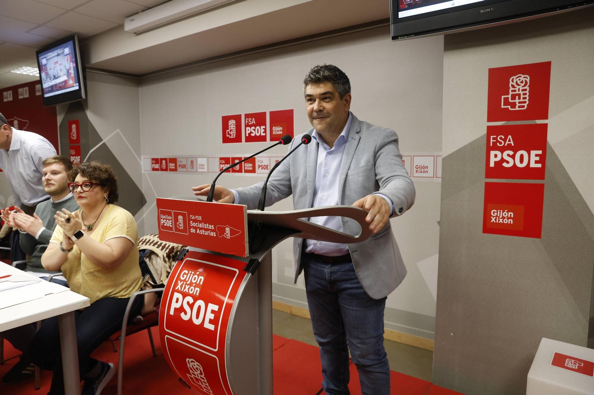 La victoria de Monchu García como secretario general del PSOE de Gijón, en imágenes