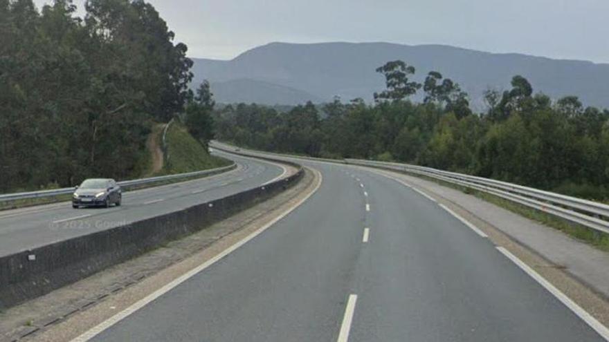 Un desprendimiento de tierra obliga a cortar 2 kilómetros de la AG-57 en Gondomar