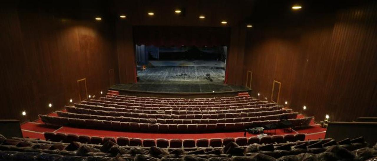 El teatro Al Rashid de Bagdad busca renacer de sus cenizas tras 18 años