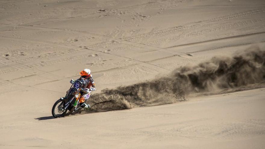 Laia Sanz se detiene una hora en el Atacama Rally para socorrer a otro piloto