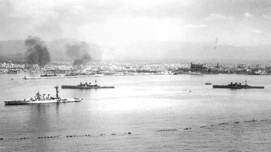 Republikanischer Luftangriff auf italienische Schiffe im Hafen von Palma.