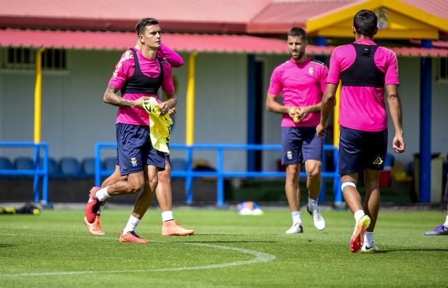 Entrenamiento de la UD LAS PALMAS en Barranco ...