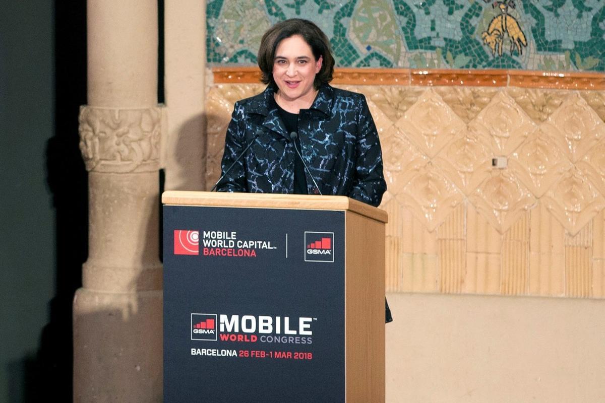 GRA9449. BARCELONA: 25/02/2018.- La alcaldesa de Barcelona, Ada Colau, durante su discurso en la cena de bienvenida al Mobile World Congress (MWC), la mayor cita mundial de la tecnología móvil, a la que asisten el rey Felipe VI, el presidente del Banco Mundial, Jim Yong Kim, y el consejero delegado de la asociación GSMA, John Hoffman, entre otras autoridades. EFE/Quique García