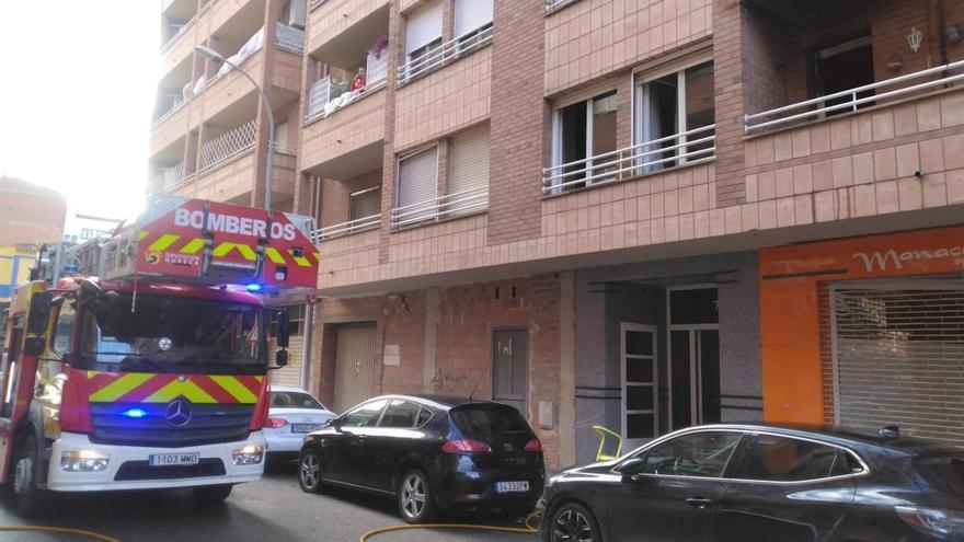 Actuación de los bomberos por un incendio en el pprimer piso