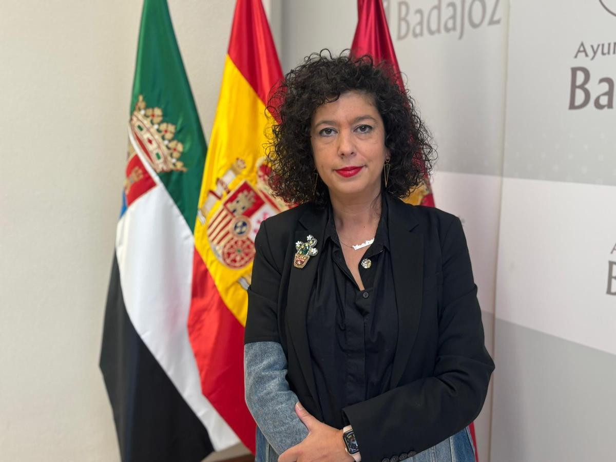 Silvia González, portavoz del PSOE de Badajoz, en la sala de prensa del ayuntamiento.