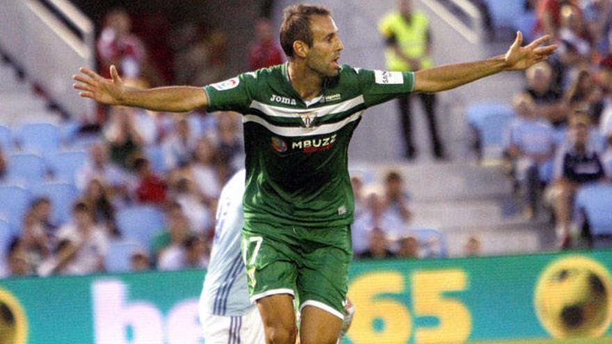 Víctor Díaz celebrando el gol del &quot;Lega&quot; // EFE