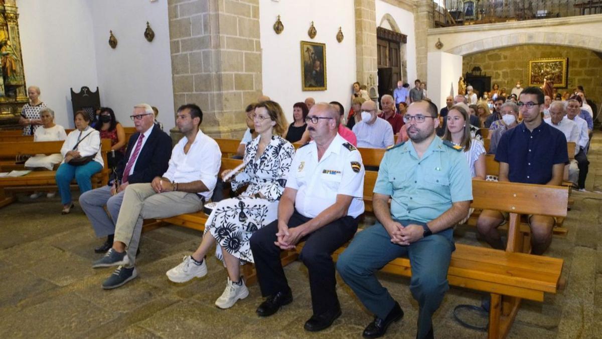 Autoridades de Alcañices durante la misa. | Ch. S. 