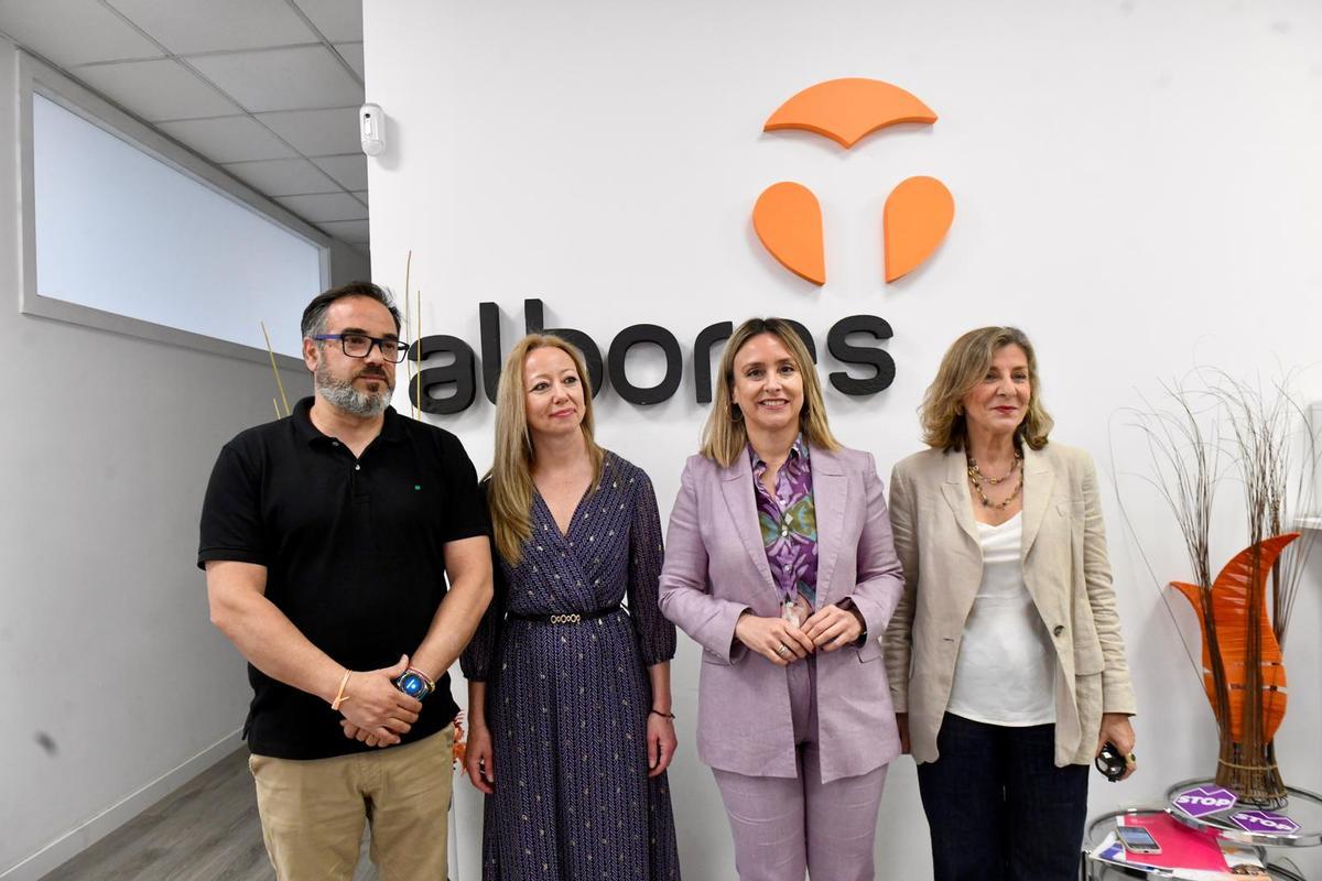 Visita de la consejera Conchita Ruiz (2ª derecha) a la Fundación Albores.