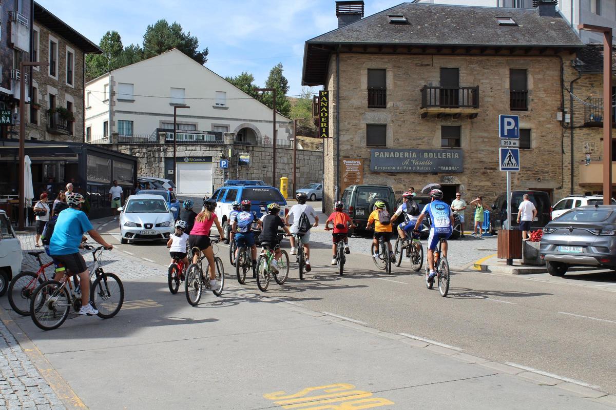 Los participantes empezando la segunda ruta