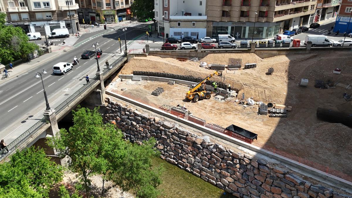 El Huerva, junto a uno de los nuevos parques fluviales que se están construyendo.