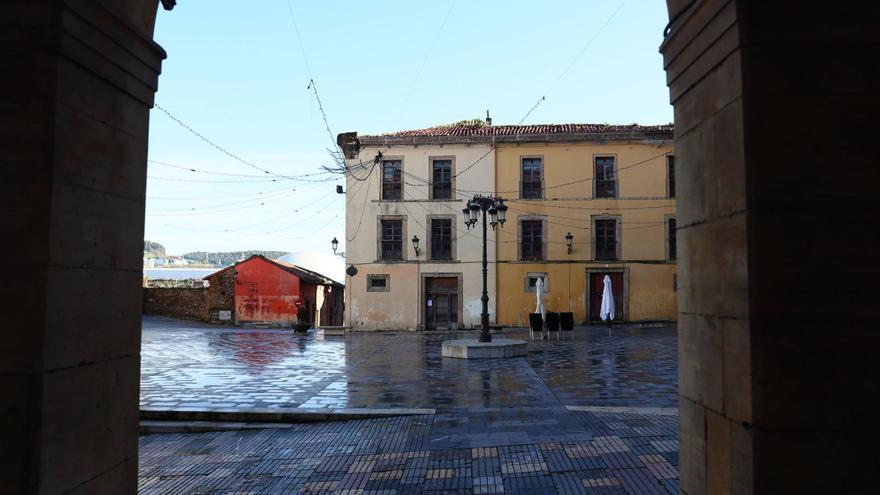 La casona de los Alas, en la avilesina plaza de Carlos Lobo. | MARIO CANTELI