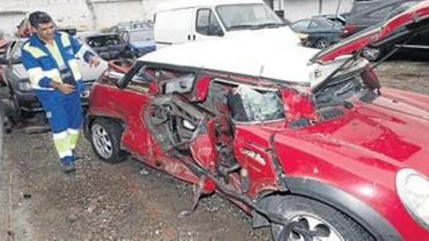 Un herido grave en una colisión entre dos coches