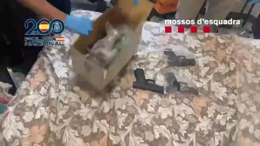 Cae un clan de traficantes de armas de fuego que tenía un lanzacohetes, unas 40 pistolas y una granada