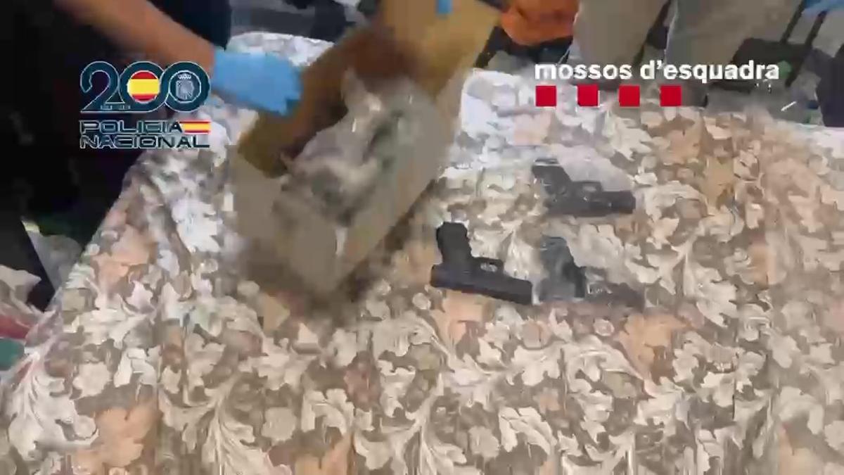 Imagen de la operación conjunta entre Mossos y Policía Nacional contra el tráfico de armas