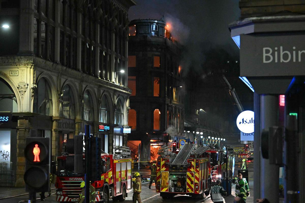 Un incendio en el centro de Glasgow calcina una cúpula victoriana