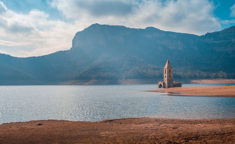 Desde Tavertet podemos contemplar el pantano de Sau.