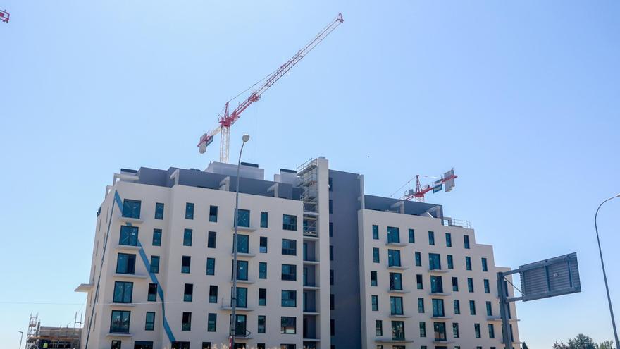 Los presupuestos de la Xunta para 2025 traen nuevas rebajas fiscales para comprar edificios destinados al alquiler