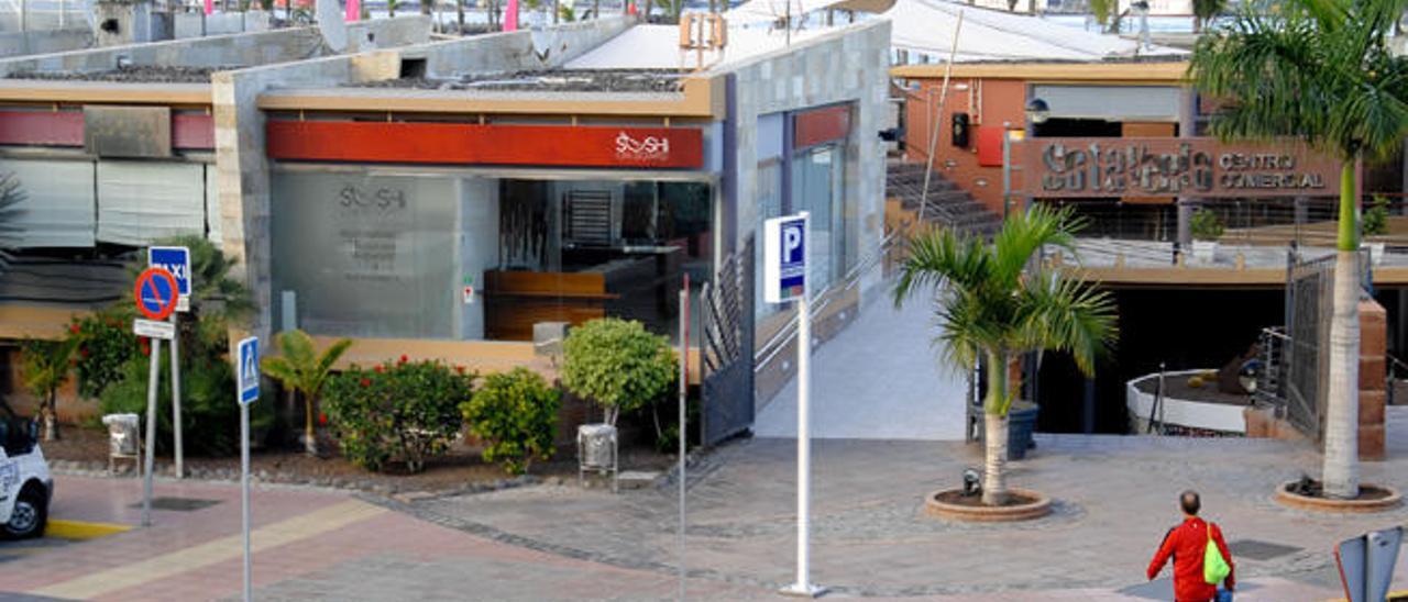 Doreste precinta el centro comercial Sotavento por motivos de seguridad