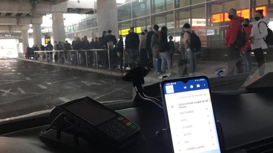 Colas de día en el aeropuerto de El Altet