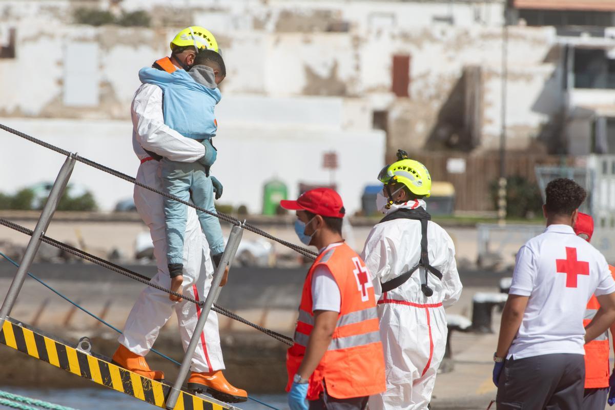 La fiscal de menores del Supremo pide agilizar la atención a niños migrantes en Canarias