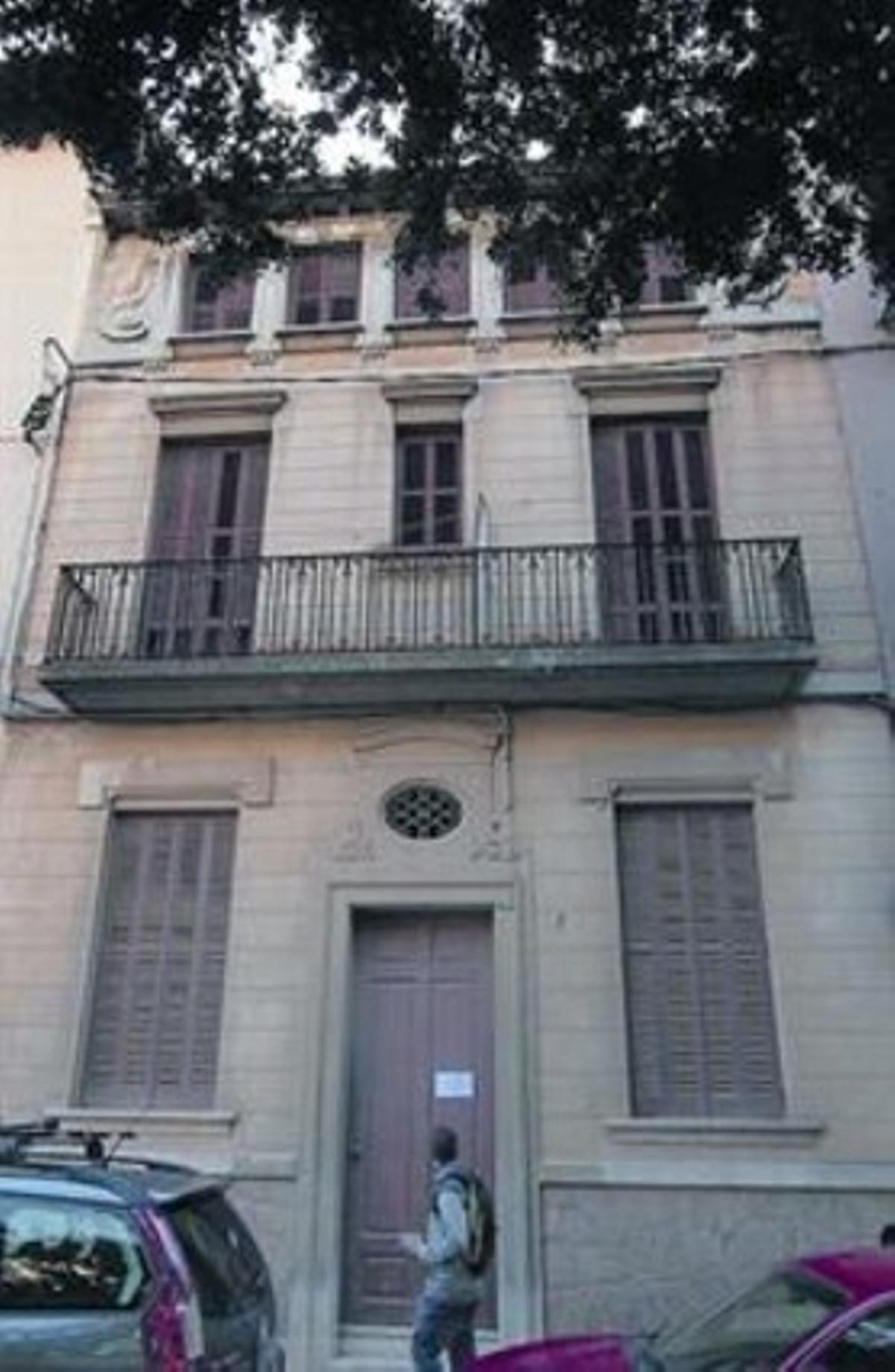 Pendents de subhasta 3 Dues de les moltes finques que posseïen els traspassats germans Anlló a Sant Feliu de Guíxols. Pendents de subhasta 3 Dues de les moltes finques que posseïen els traspassats germans Anlló a Sant Feliu de Guíxols.