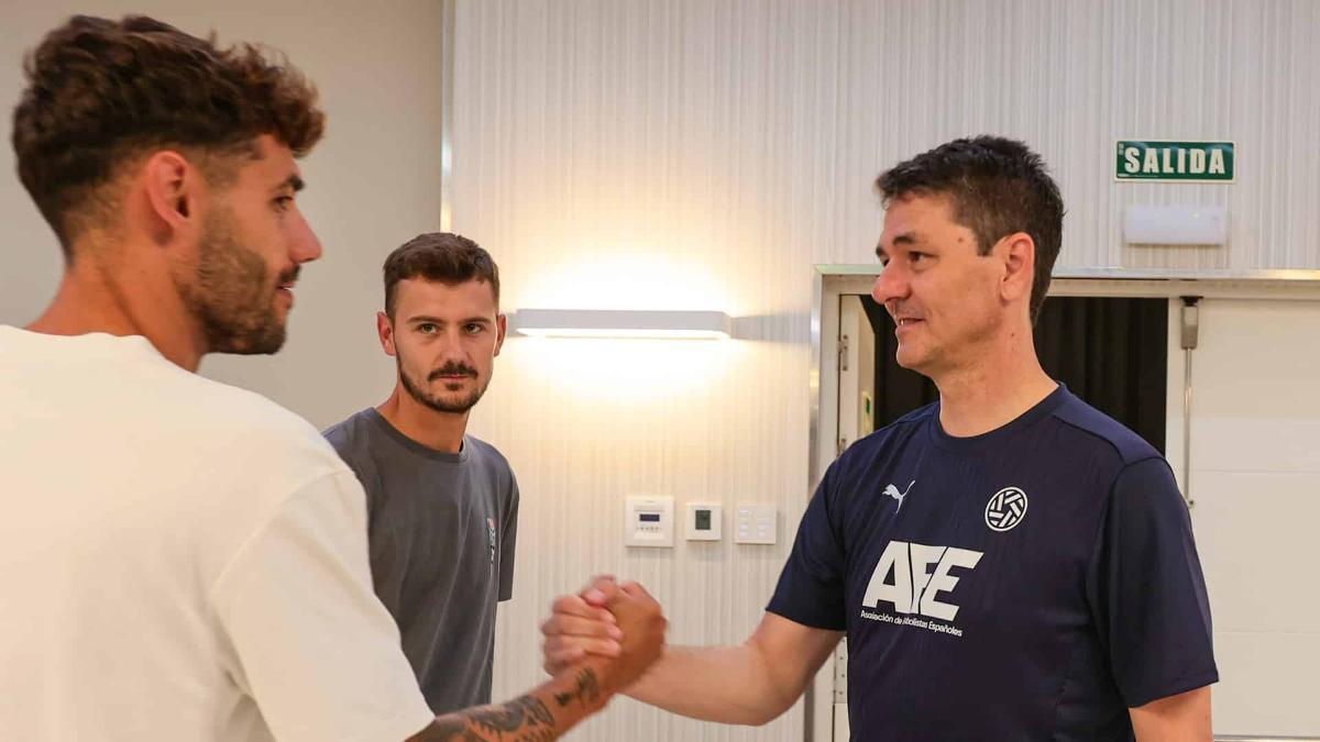 Los futbolistas llegando a las Sesiones AFE