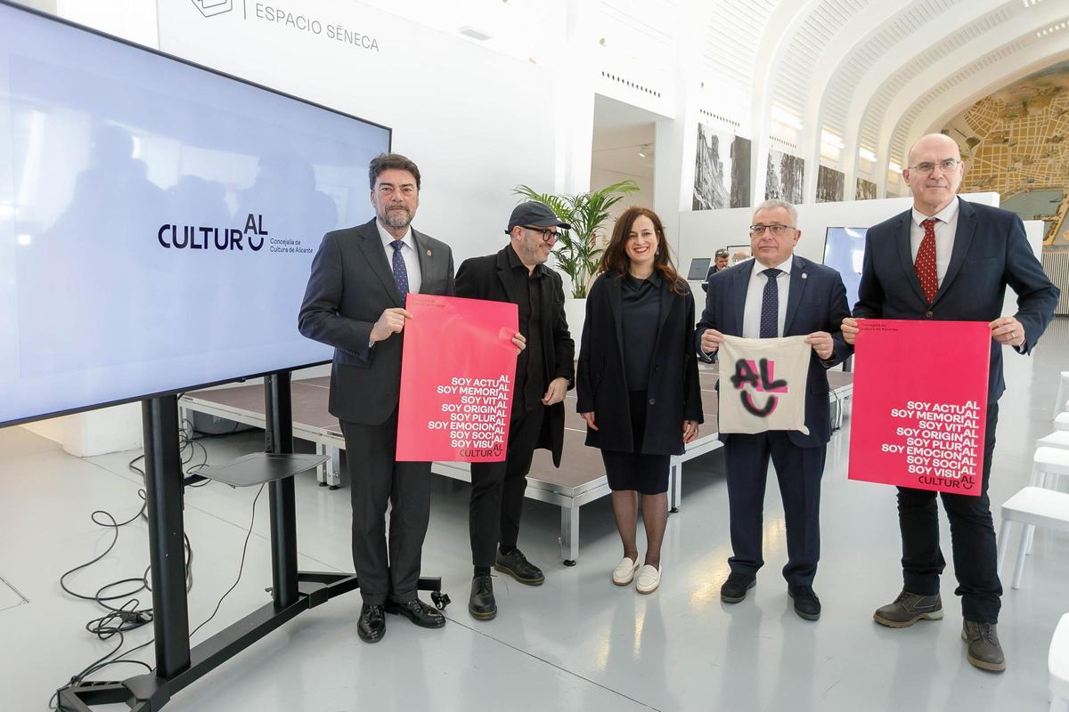 Barcala, Ballester, Martín, Manresa y Villa, en el Espacio Séneca, tras la presentación.