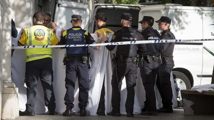 El ascensor en el que han muerto dos jóvenes superó la última inspección técnica en el 2015