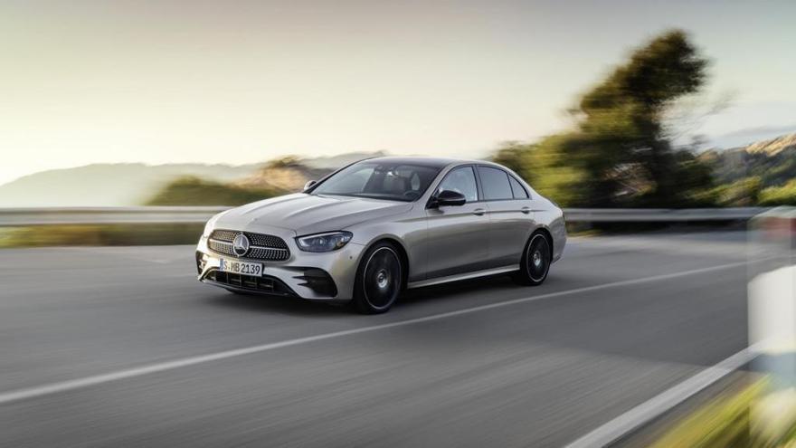 Mercedes-Benz renueva el Clase E, que llega con siete mecánicas híbridas enchufables