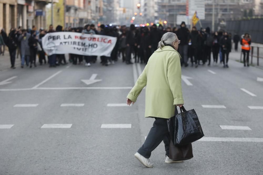 Manifestants tallen la carretera Barcelona de Girona