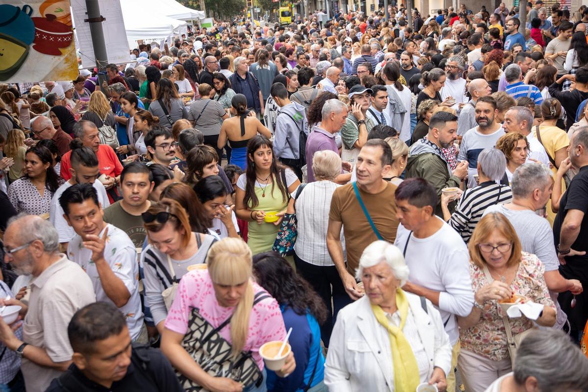 Éxito en la 18ª edición del Festival Sopes del Món, celebrado en la Marquesina de la Via Júlia, Nou Barris.