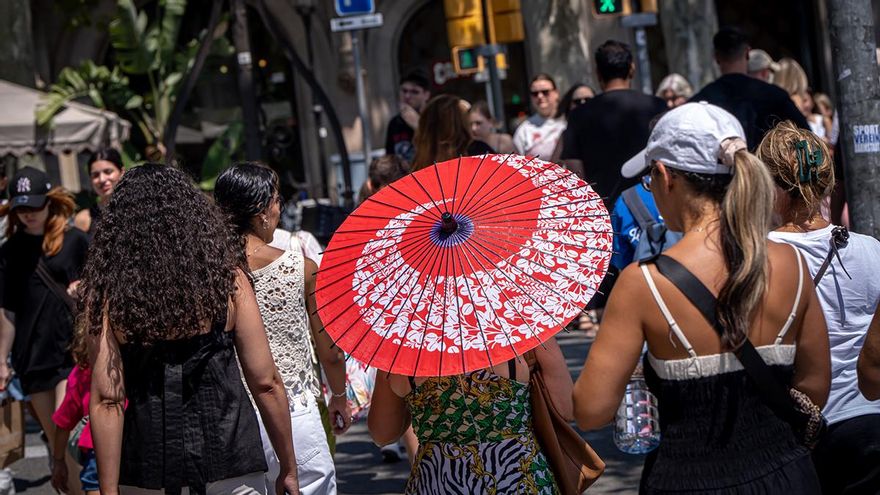 La ola de calor se recrudecerá durante el fin de semana y se prolongará hasta como mínimo el próximo martes