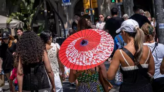 Nueva jornada soleada y calurosa en Barcelona