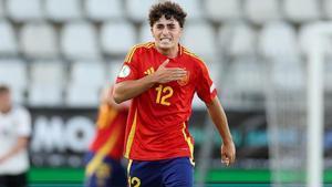 Jan Virgili celebrando un gol en el europeo Sub 19